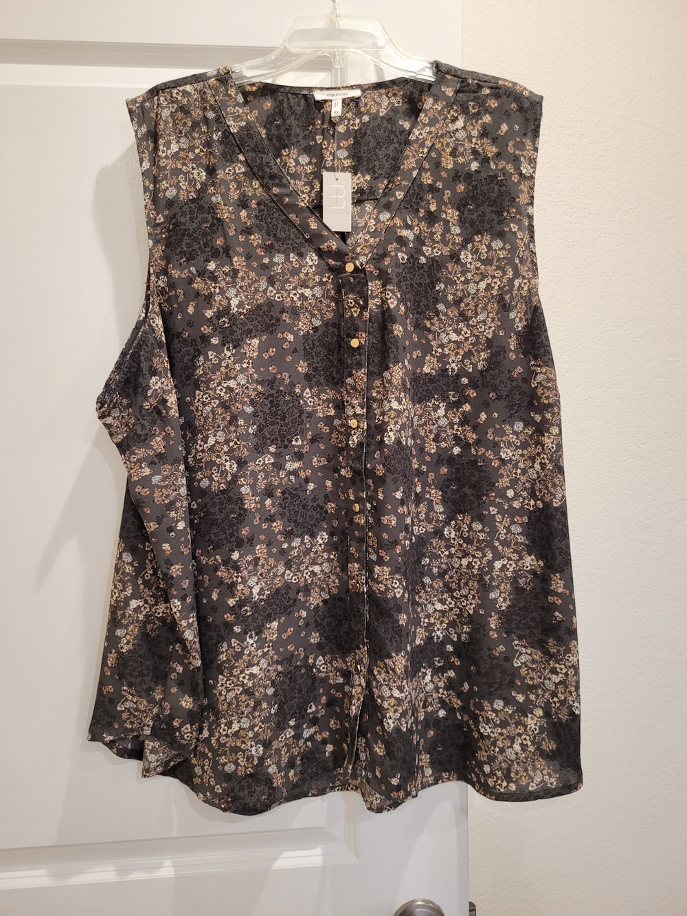 Maurices 4x Floral Sleeveless V-Neck Top NWT